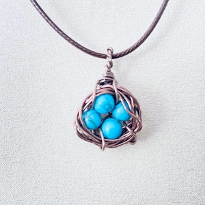 Vogelnestketting - Moederdagketting - Gepersonaliseerd Moederdagcadeau - Grootmoeders ketting - blauwe eieren - roodborstje eieren - eieren nest