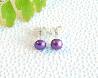 Purple pearl ear studs in 925 sterling silver | freswater pearls simple modern 6mm studs