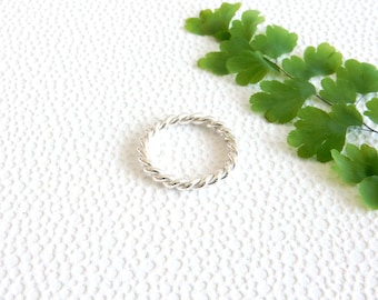 Classic polished silver twisted stacking ring