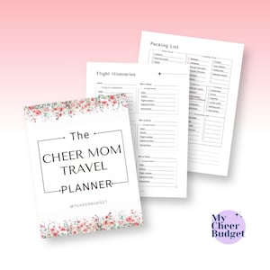 以下が含まれることがあります： 花柄の縁取りが施された「The Cheer Mom Travel Planner」というタイトルの表紙、フライト詳細を記入するフライト旅程ページ、および様々な旅行用品のチェックボックスが付いたパッキングリストページを含むトラベルプランナーセット。