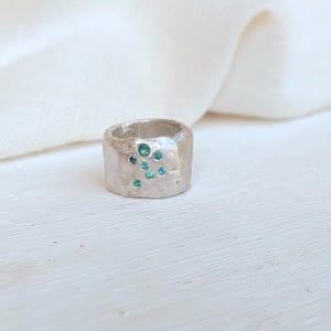 Sterlingzilveren romeinse ring, smaragden, meicadeau, brede band