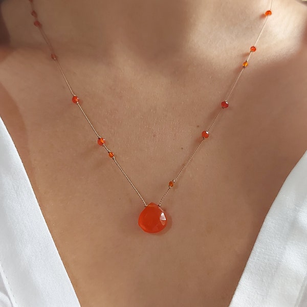 Collier en cornaline. Collier minimaliste en cornaline sur fil de soie.