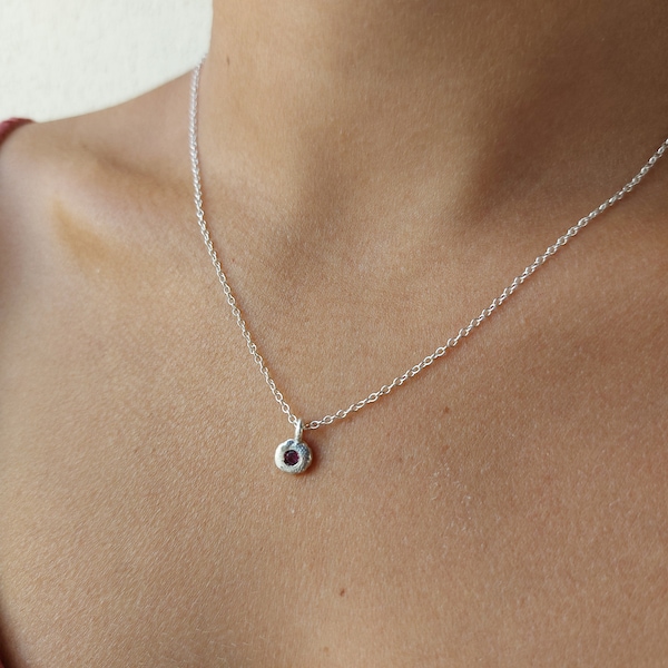 Collana di tormalina e argento 925. Collana minimalista con piccolo tormalina e argento 925.