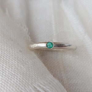 Emerald ring. Minimalist  sterling silver and emerald ring.  May gift. Contemporary ring. Freeform ring. Stacking ring