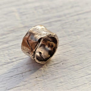 Romersk bronsring, brett band i organisk brons, unisex rustik ring.