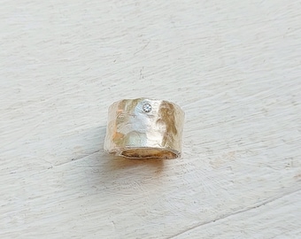 Bague en diamant à large anneau. Alliance bohème fabriquée à la main en argent sterling, bague biologique à large anneau avec un diamant recyclé