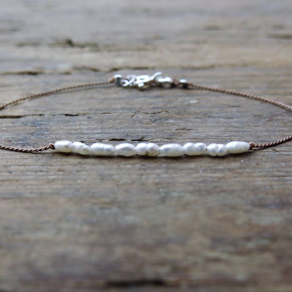Freshwater pearl bracelet. Minimalist freshwater pearl bracelet.