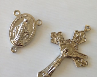 Rosary crucifix and center piece vintage silver finish/ Cruz para Rosario