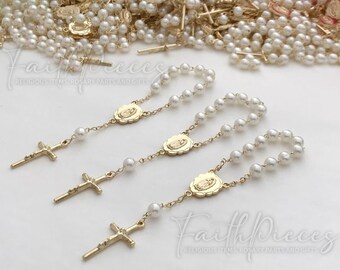 65 baptism favors acrylic pearls vintage gold /mini rosaries/ communion favors/ decenario / recuerdo  para bautizo/ christening favor