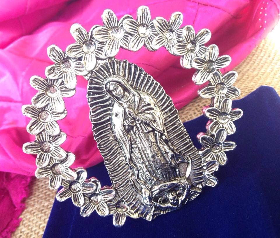 20 Desk top Virgin Of Guadalupe surrounded By flowers/ Virgen De Guadalupe Rodeada De Flores Para Mesa / antique silver finish.
