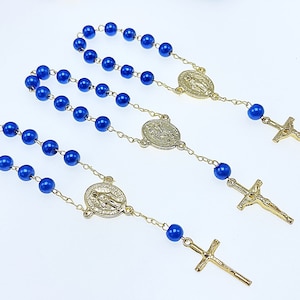 30 baptism favors acrylic pearls gold or silver Plated /mini rosaries/communion favors/ decenario / recuerdo para bautizo/ christening favor royal Blue/gold