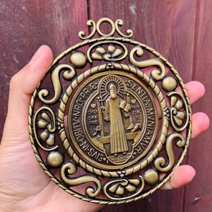 XXL St Benedict medal with gyratory center vintage Brass Tone / Medalla extra grande de San Benito con centro Giratorio en tono Bronze