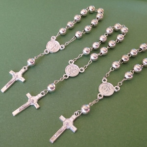 Taufbegrüssungen 15 Stück Mini Rosaries versilberte Metallperlen/ Recuerditos de bautismo/ Taufbegünstigungen/ Mini Rosenkranz