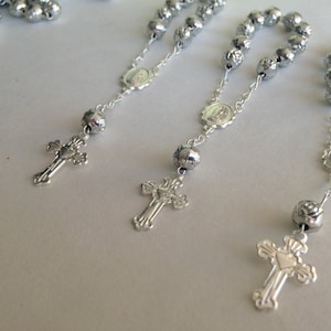 20 baptism favors mini rosaries/ communion favors/ decenario / recuerdito para bautizo/ christening favor