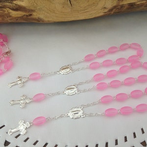 100 Wholesale pink baptism favors mini rosaries/Pink frosted rice shaped beads/communion favors/ recuerdos de bautizo/christening favors