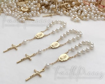 30 baptism favors acrylic pearls vintage gold /mini rosaries/ communion favors/ decenario / recuerdo  para bautizo/ christening favor