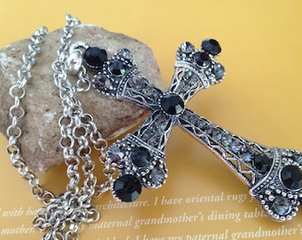 Rhinestone embellished cross with 24" chain/ Cruz con brillos negros y cadena de 24"