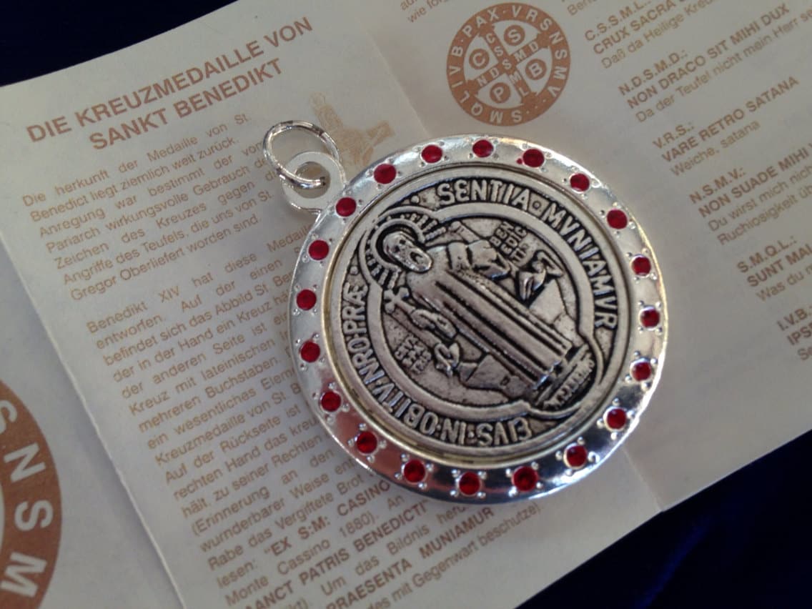 記念メダル 記念メダルフレーム ベネディクト ヴァイオレット