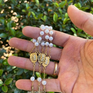 150 white pearls with Vintage  gold mini-rosaries in Pearls /wholesale mini rosaries/baptism favors/recuerdos de bautizo