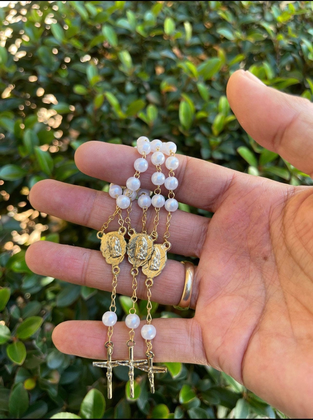 150 white pearls with Vintage gold mini-rosaries in Pearls /wholesale mini rosaries/baptism favors/recuerdos de bautizothumbnail