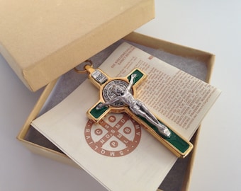 St. Benedict Medal crucifix 3" tall/ green and gold , Crucifijo con medalla de San Benito/ MRT , Cruz de San Benito en verde