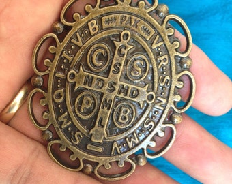 Sankt Benedictus kors Stor jubileumsmedalj Oval form/7,5 cm hög/exorcismmedalj/antik bronsfinish med bönekort