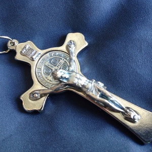 St Benedict crucifix medal antique silver 3&quot; tall/ Crucifijo con Medalla De San Benito 3&quot; pulgadas