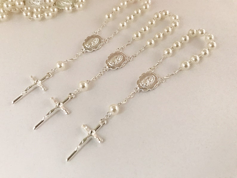 30 baptism favors acrylic pearls gold or silver Plated /mini rosaries/communion favors/ decenario / recuerdo para bautizo/ christening favor ivory/silver plated