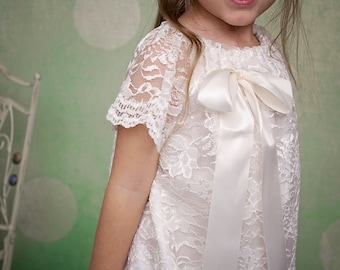 Vestido campesino de encaje color marfil con lazo y fajín desmontables, talla 10-12