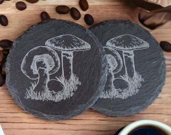 Juego de 2 posavasos de pizarra con grabado de hongos: regalo perfecto para bodas, compromisos, aniversarios o Navidad.
