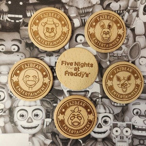Five Nights at Freddy&#39;s Wooden Tokens - we have Freddy, Bonnie, Chica, Foxy and Puppet-FNAF