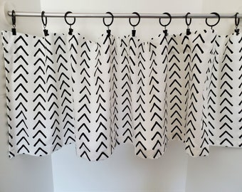 Mud Cloth Arrow Valance, White and Black Window Treatment (53x14 Inches)