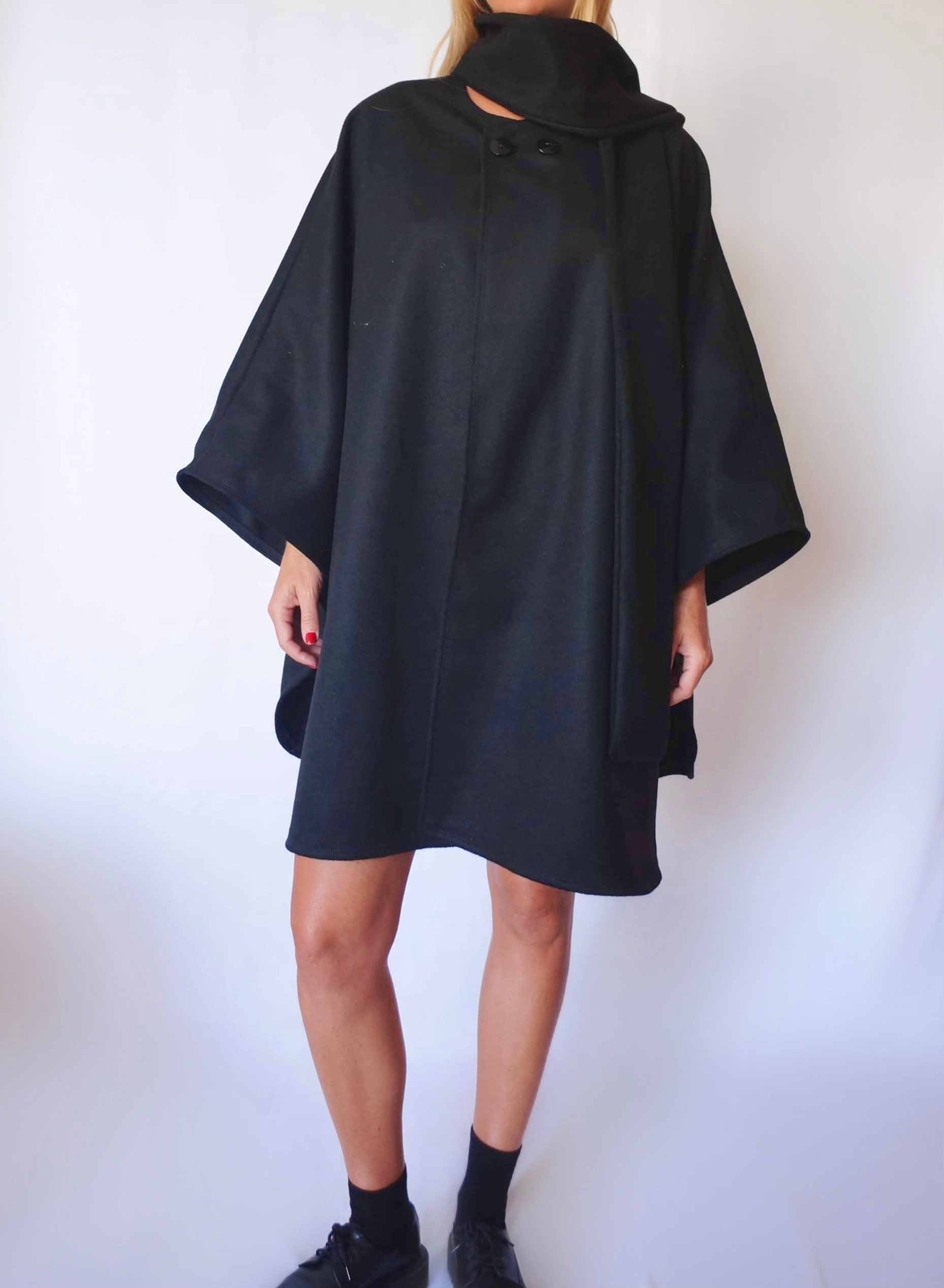 ◇MONOHA◇ Handmade wool cape (ivory / beige / black) Handmade wool cape (ivory / beige / black) : MONOHA