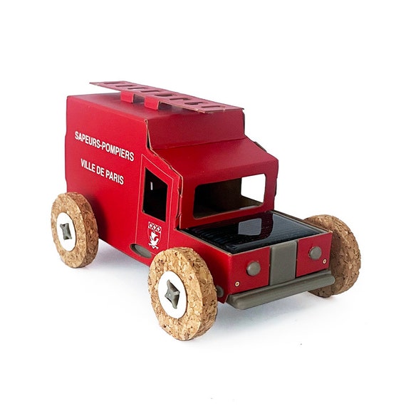 Cómo hacer un coche con una caja de cartón: ¡juguetes ecológicos!