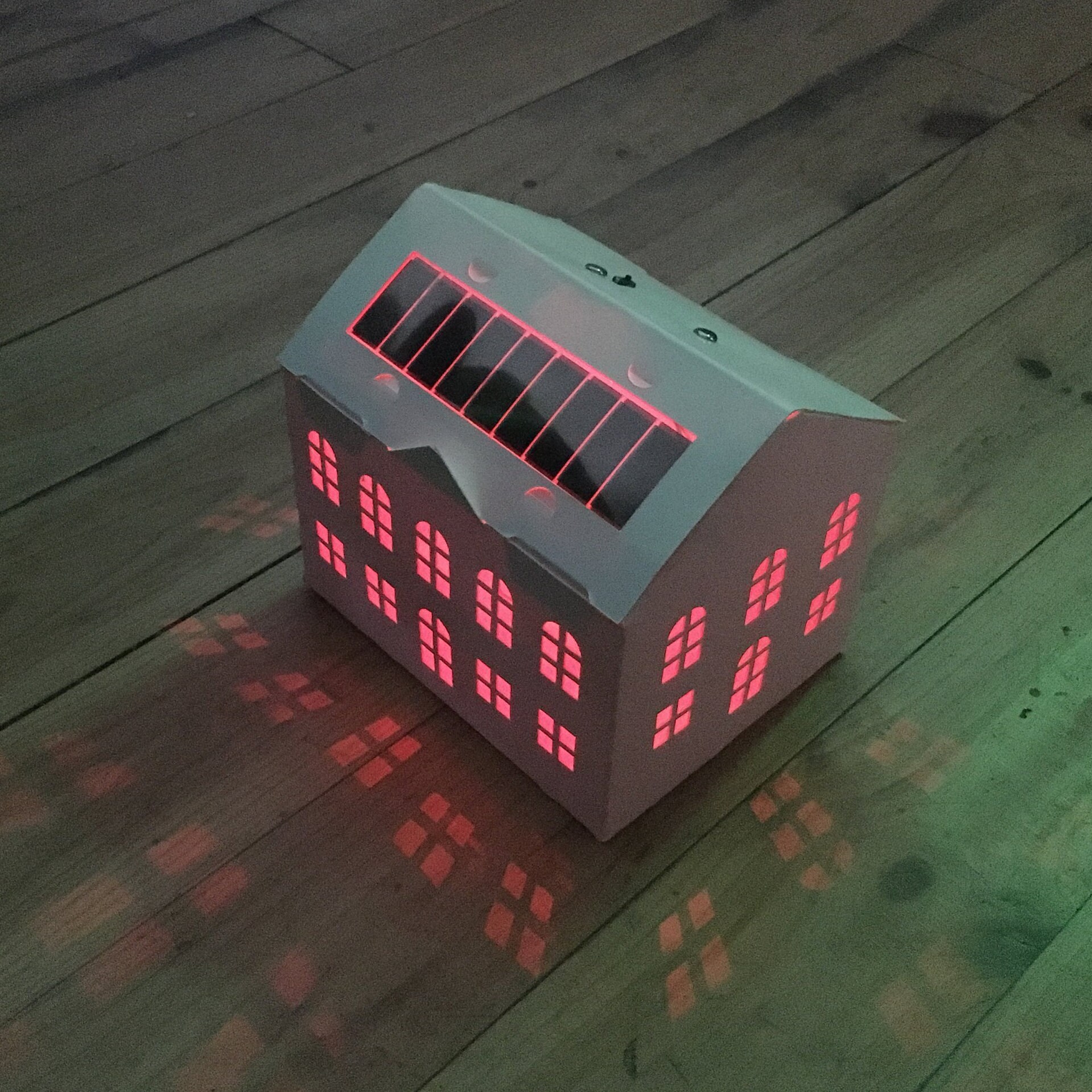 Casagami Plus Alimentée Par Film Solaire Modèle Hotel de Ville Écologique Asca.