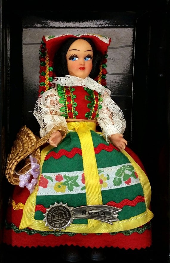 vintage souvenir dolls