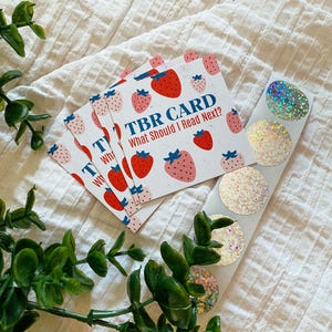 Literary Discovery Tool TBR Scratch Card Book Recommendation Surprise Reading Challenge Activity Strawberry Theme Design Bookworm Gift Idea Interactive Reading Game Book Club Accessory Perfect Reader Present Book Selection Helper Reading