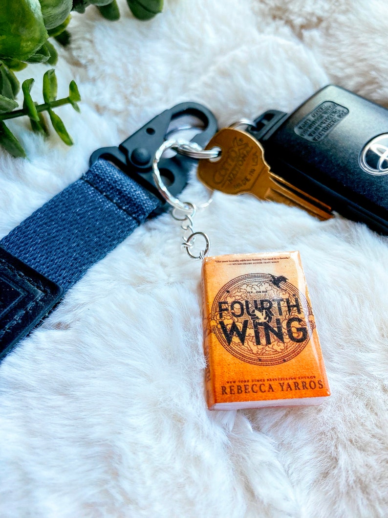 Custom Miniature Book Keychain With Mini Personalized Book Charms Book Lover Gift for Bookworm Keychain Bookish Gift Keychain Book Author imagem 6