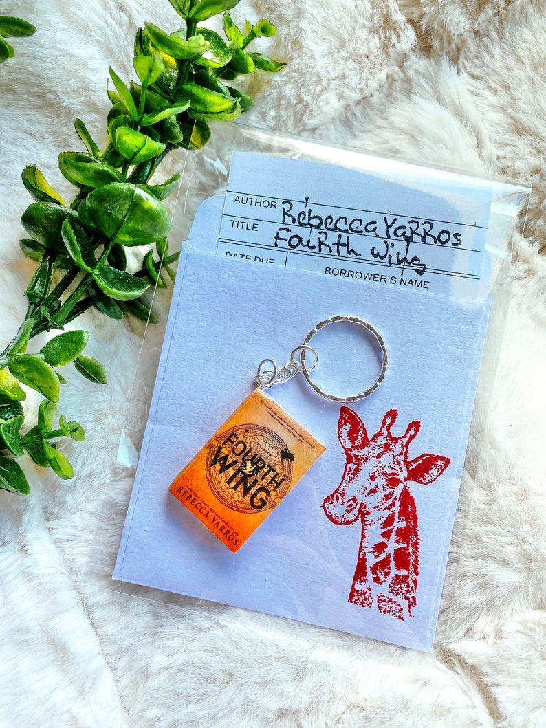 Custom Miniature Book Keychain With Mini Personalized Book Charms Book Lover Gift for Bookworm Keychain Bookish Gift Keychain Book Author imagem 8