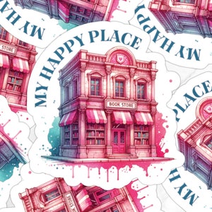 Könnte beinhalten: Ein Aufkleber mit einer Aquarellillustration eines Buchladens. Das rosa Gebäude hat eine gestreifte Markise und den Schriftzug "BOOK STORE" über dem Eingang. Der Text "MY HAPPY PLACE" befindet sich in einem gebogenen Banner. Die Farben sind Rosa, Blau und Weiß.