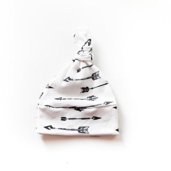 Organic cotton knotted baby hat - Exclusive hand sketched arrow print