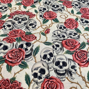 Alexander Henry Baumwollstoff skulls and roses Bild 1