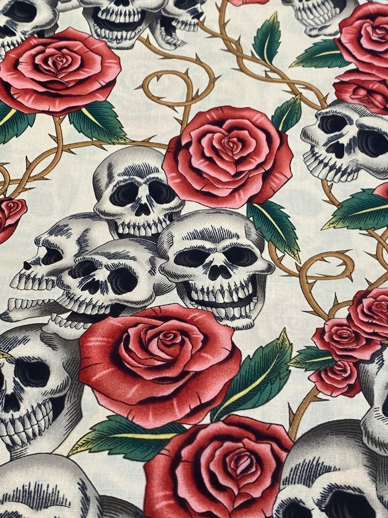 Alexander Henry Baumwollstoff skulls and roses Bild 4
