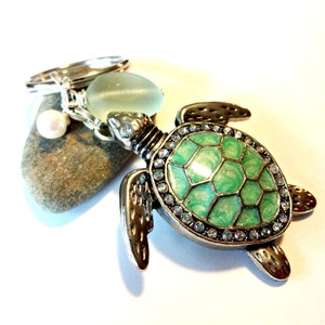 Sea Turtle Keychain, Turtle Purse Charm, Beach Glass Charm Keychain, Sea Glass Keychain, Green Beach Glass, Car Accessory, Turtle Gifts