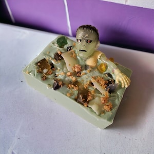 Zombie Soap with Toy Inside UpamperU image 6