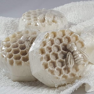 Oatmeal Milk and Honey Honey Comb with Bee Soap UpamperU image 4