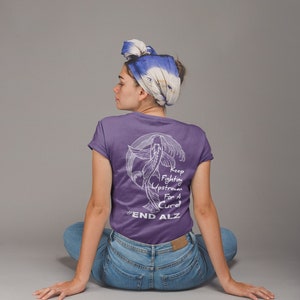 T-shirt per la consapevolezza dell&#39;Alzheimer, camicia per l&#39;Alzheimer, camicia per la demenza, design sul retro, continua a combattere contro il flusso, t-shirt unisex