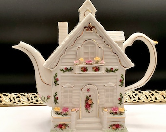 Royal Albert old country roses teapot flower cottage 22k gold accents and flowers fine china lid beautiful mint !