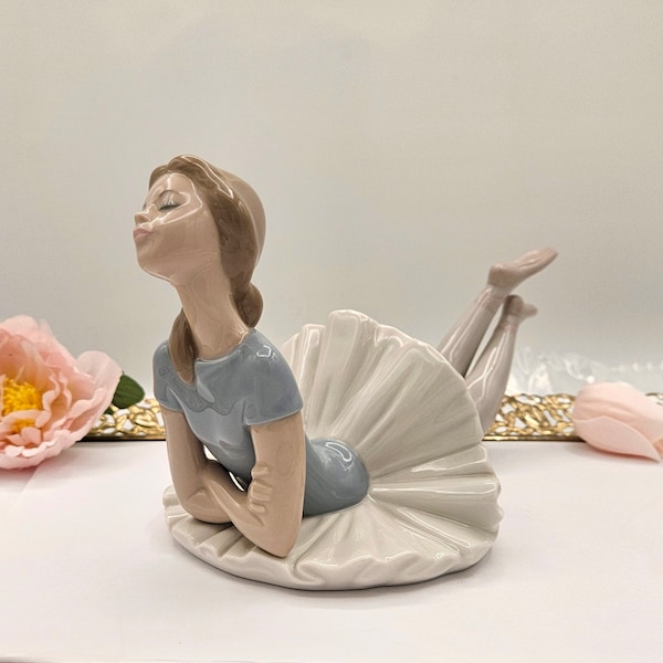 Lladro Blue Ballerina Figurine #1359 in mint condition large detailed 10 by 5 by 5 glossy finish fine porcelain from spain!