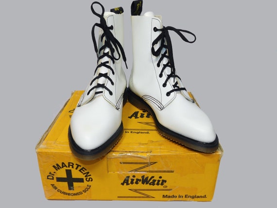 pointed toe doc martens